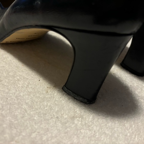 Almost Brand New Heels By ETIENNE AIGNER - Size 10 M

Box 71 - Picture 6 of 6